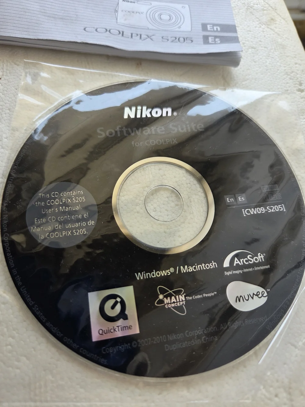 Nikon COOLPIX S205 Compact Digital Camera - Red In Box